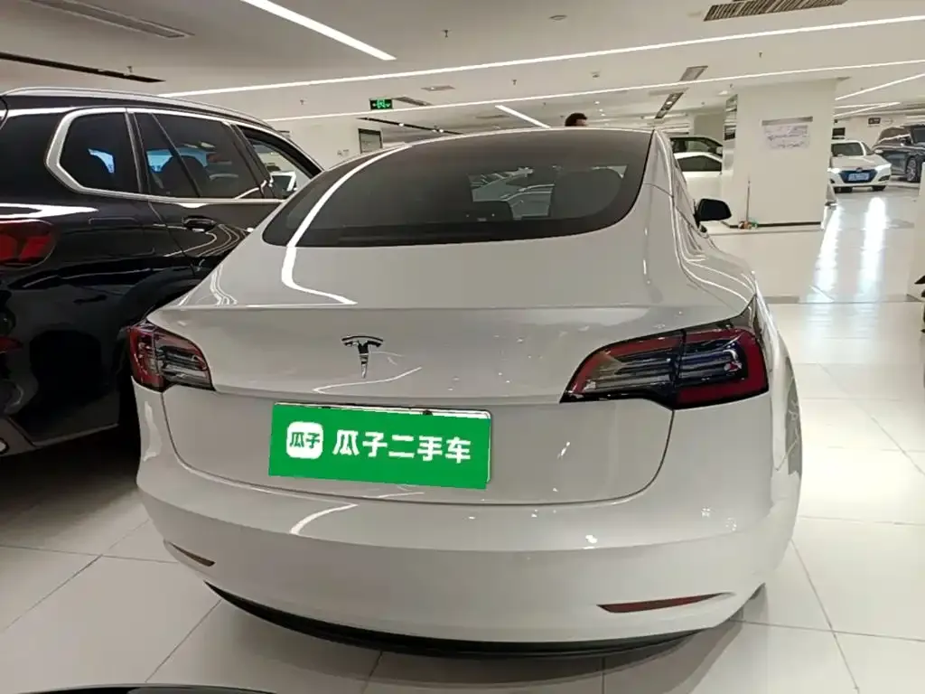 Tesla Model 3 — фото 9