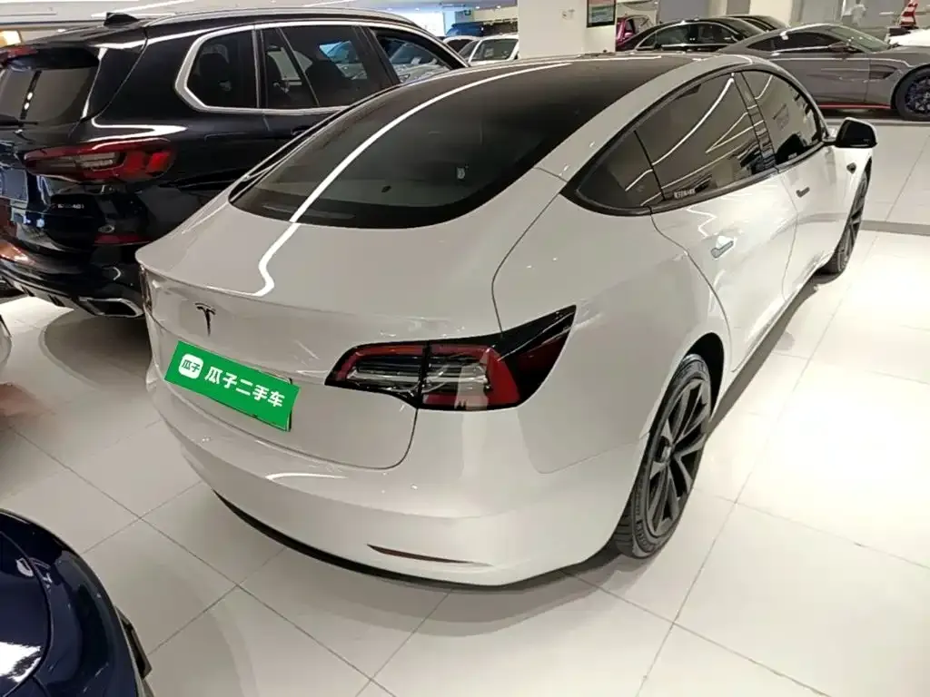 Tesla Model 3 — фото 5