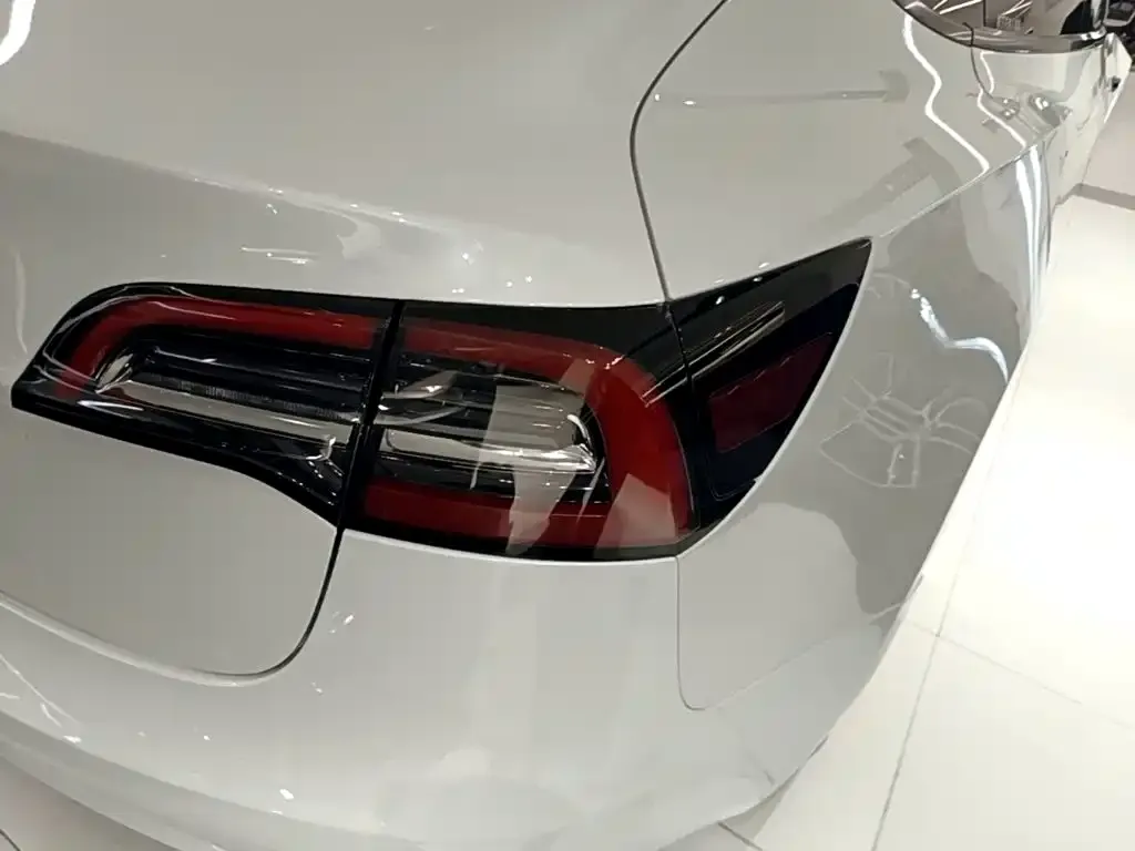 Tesla Model 3 — фото 4