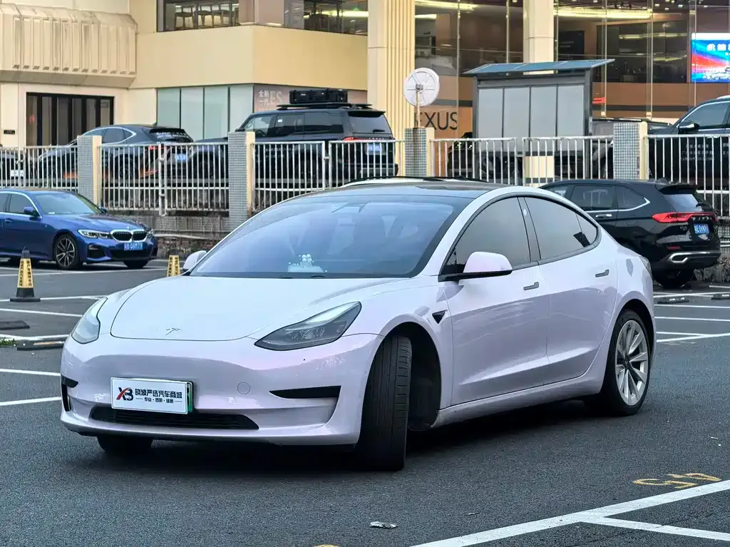 Tesla Model 3 — фото 1