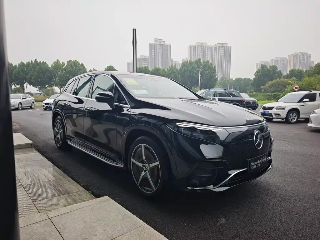 Mercedes-Benz EQS SUV — фото 3