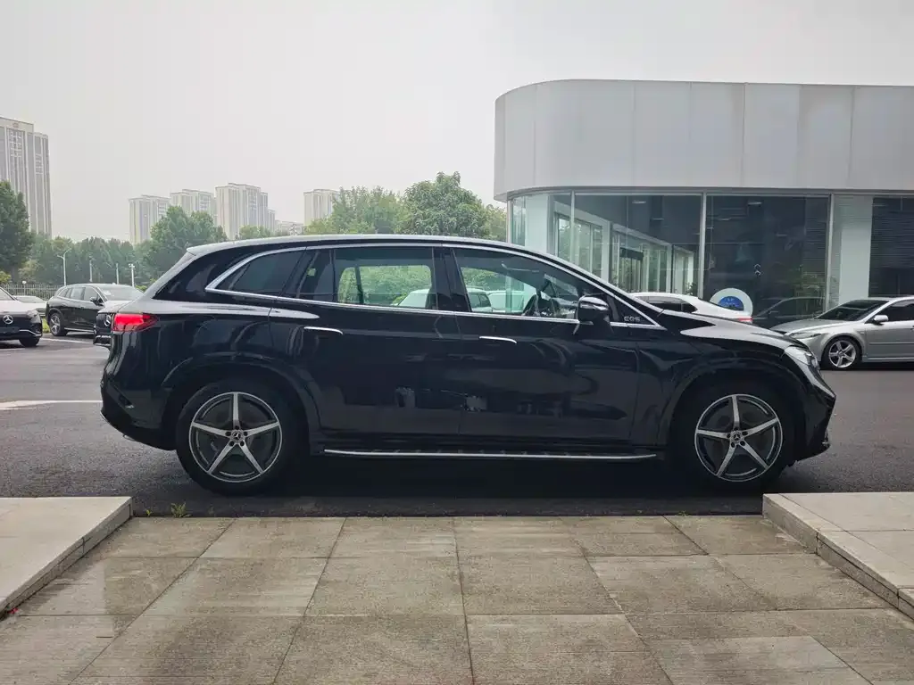 Mercedes-Benz EQS SUV — фото 5