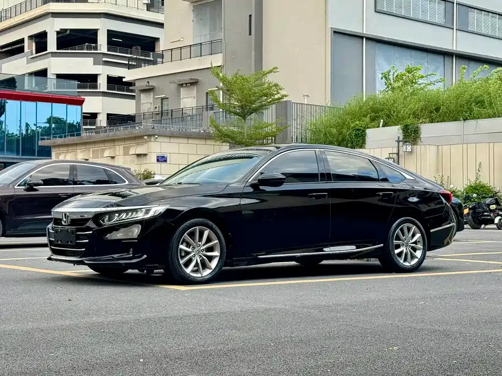 Honda Accord — фото 1