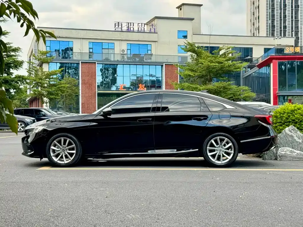 Honda Accord — фото 9