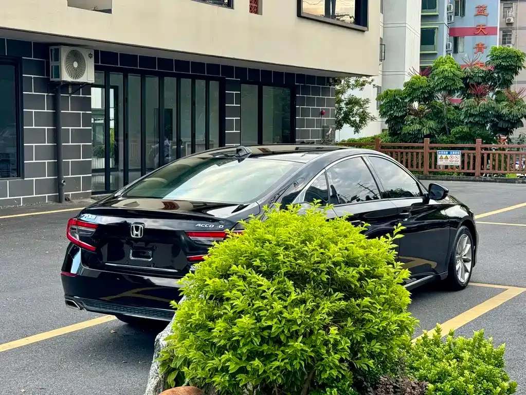 Honda Accord — фото 8