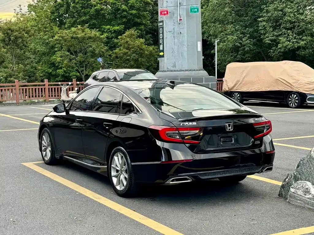 Honda Accord — фото 10