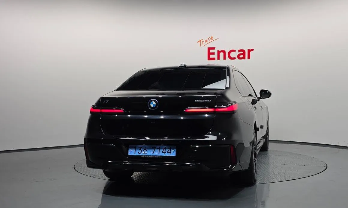 BMW i7 — фото 3