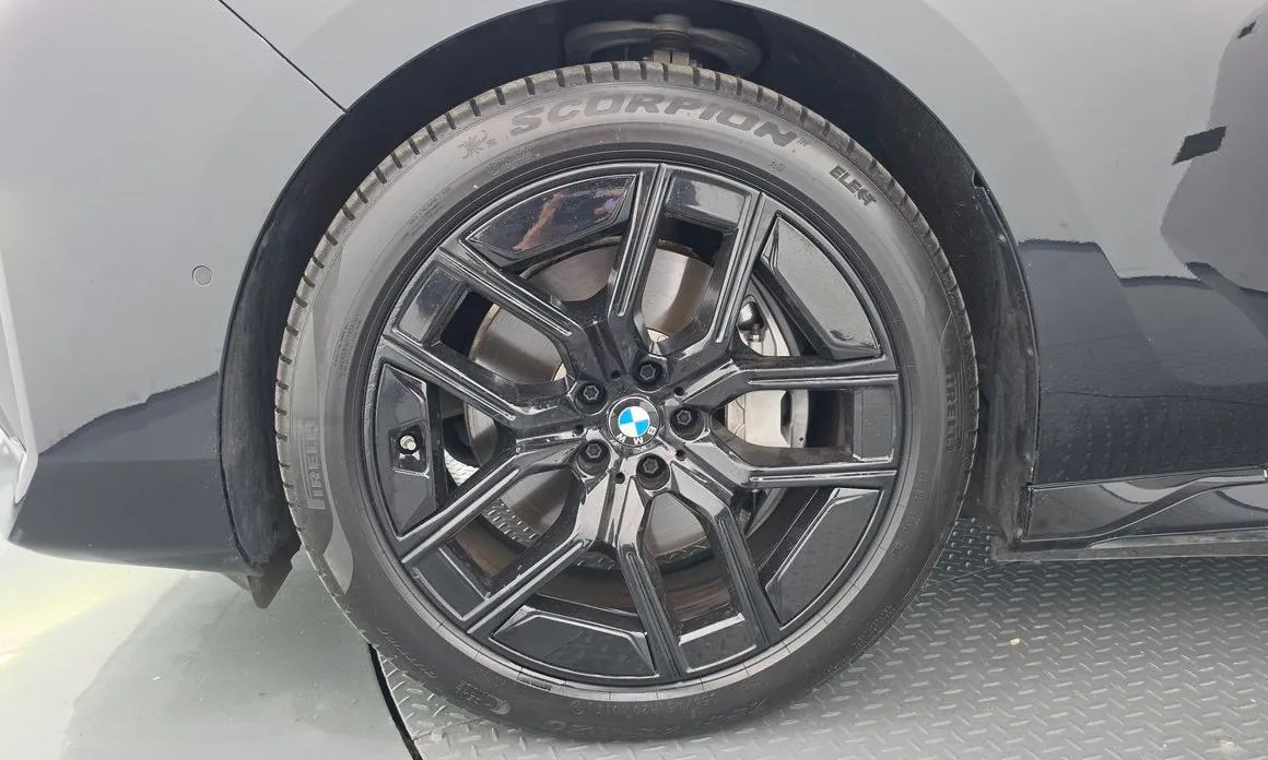 BMW i7 — фото 10