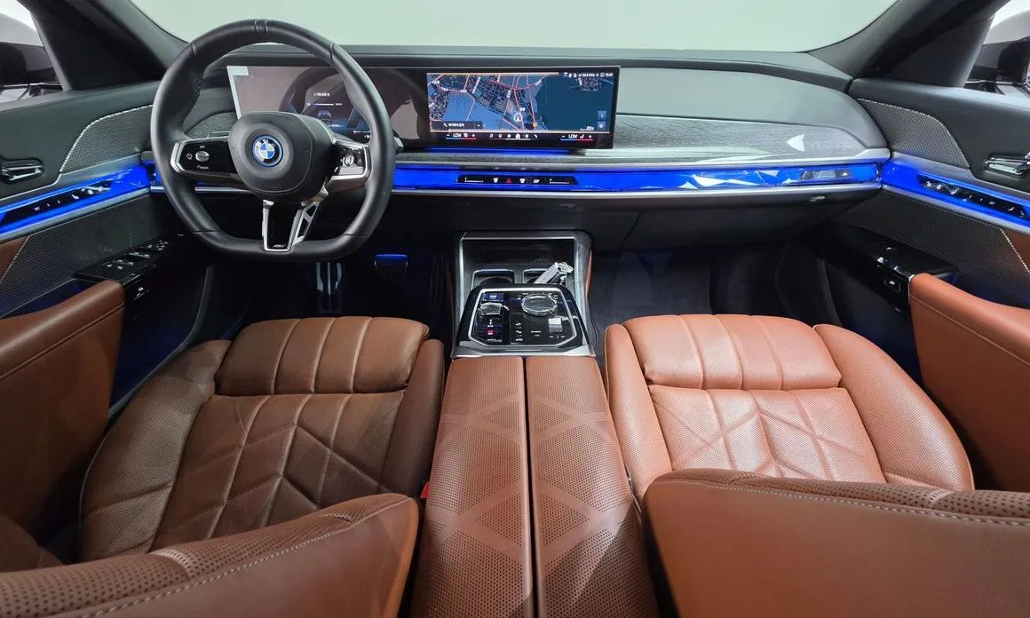 BMW i7 — фото 9