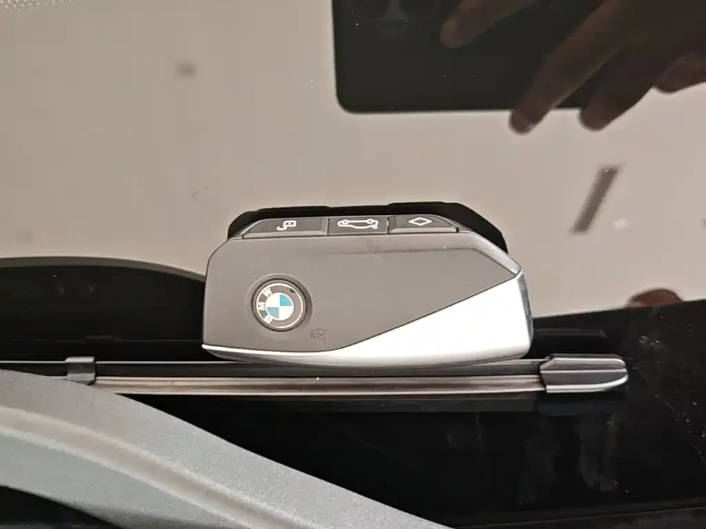 BMW i5 — фото 2
