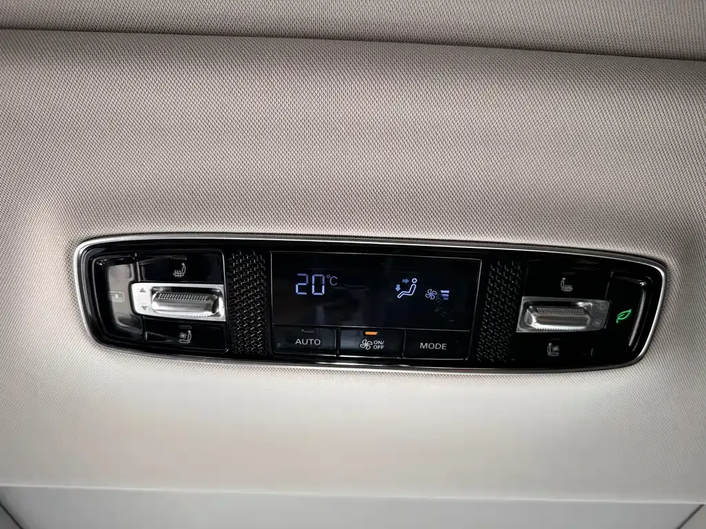 Roewe iMAX8 — фото 7