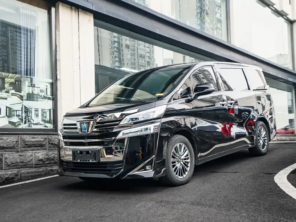 Toyota Vellfire — фото 1