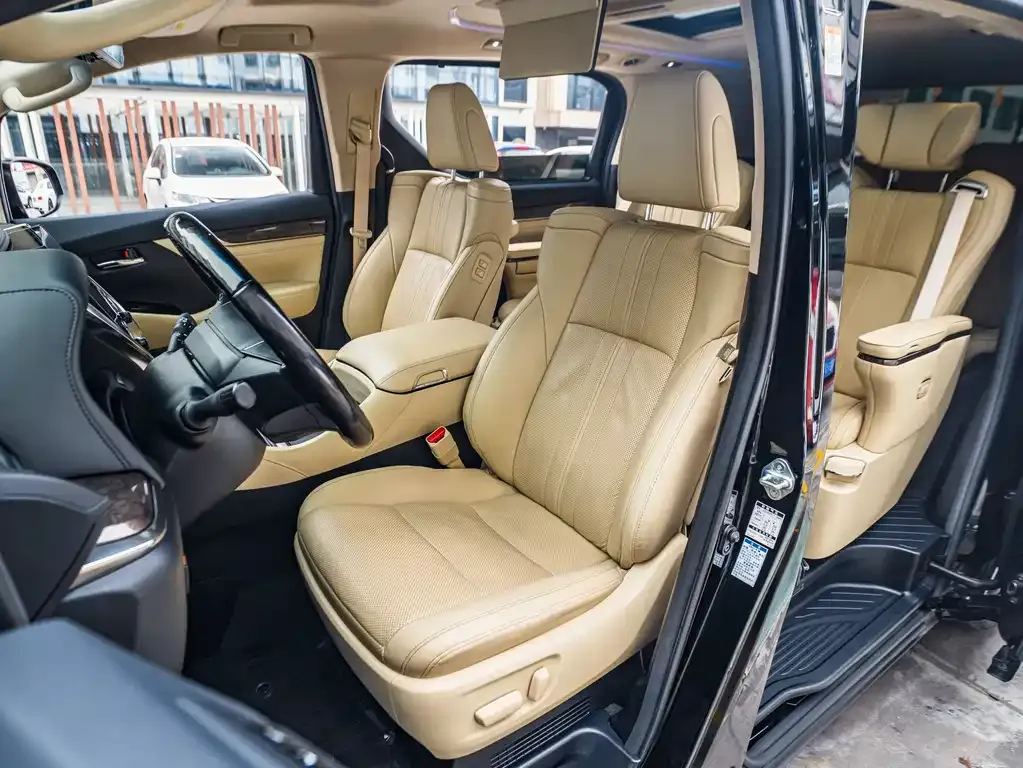 Toyota Vellfire — фото 2