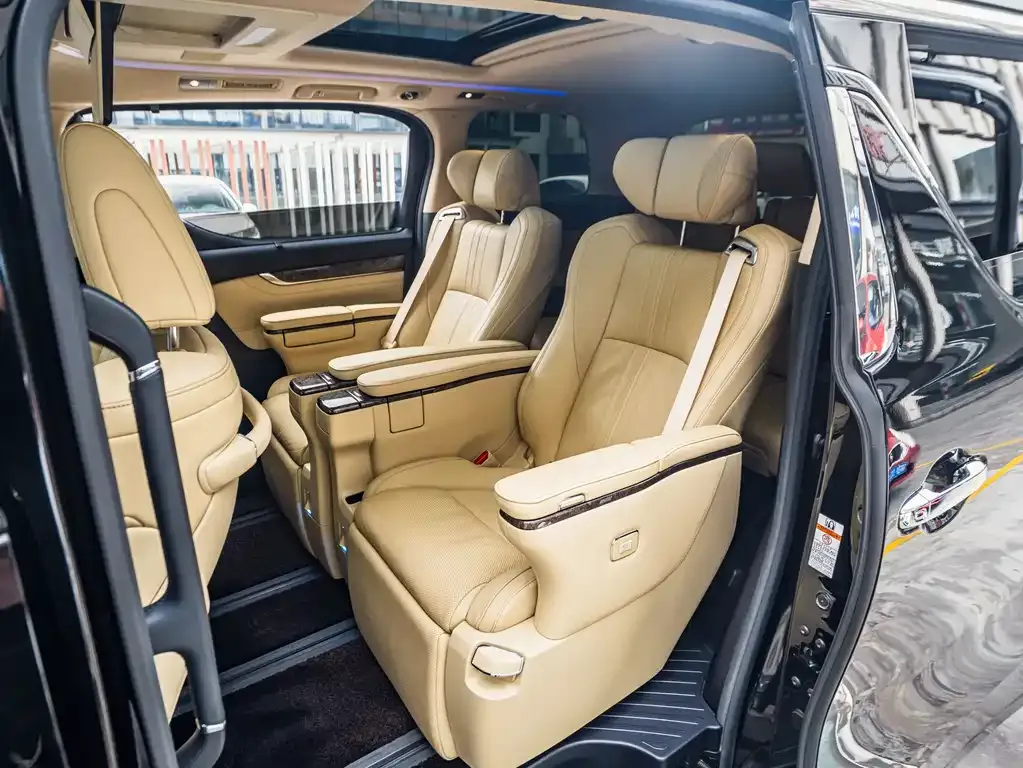 Toyota Vellfire — фото 8