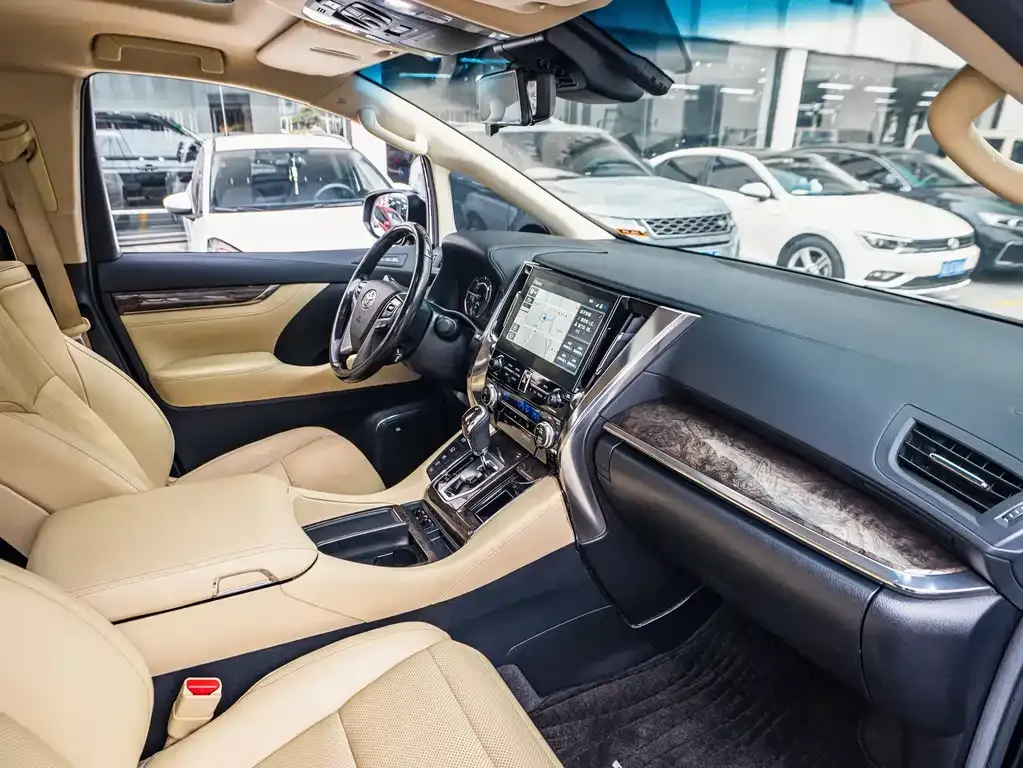 Toyota Vellfire — фото 4