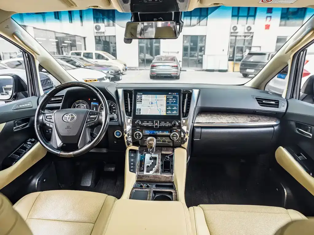 Toyota Vellfire — фото 10
