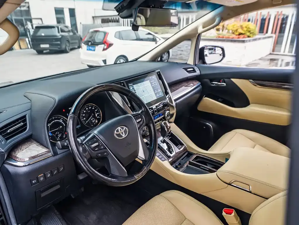 Toyota Vellfire — фото 5
