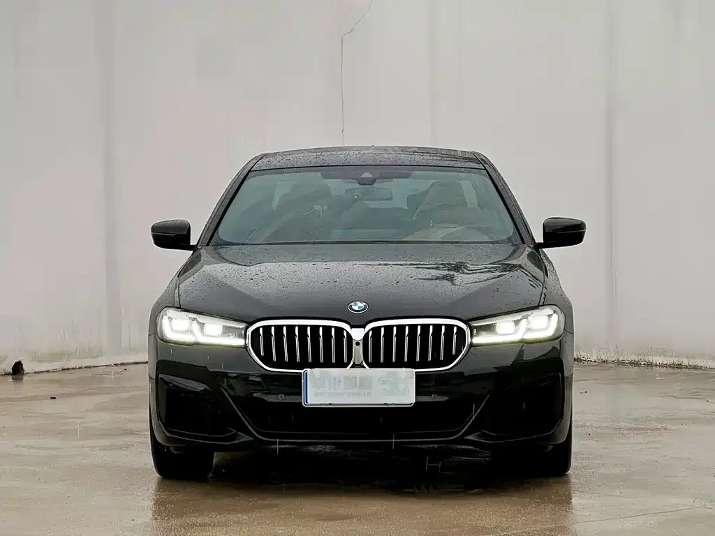 BMW 5 Series — фото 1