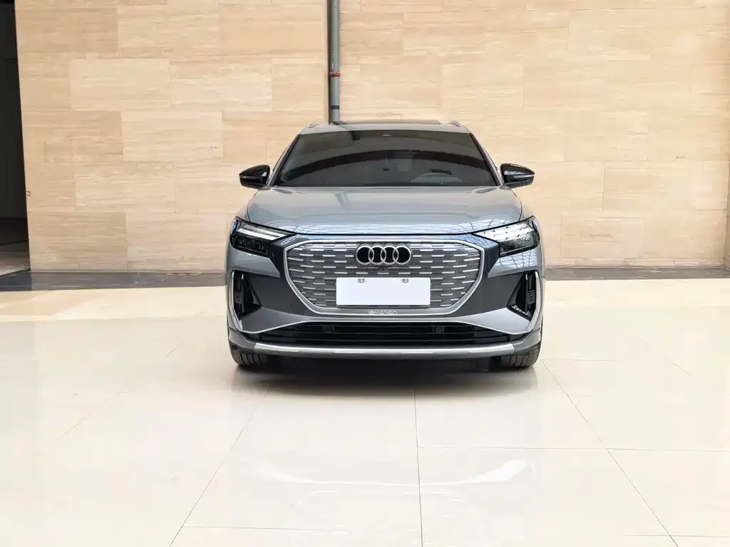 Audi Q4 e-tron — фото 2