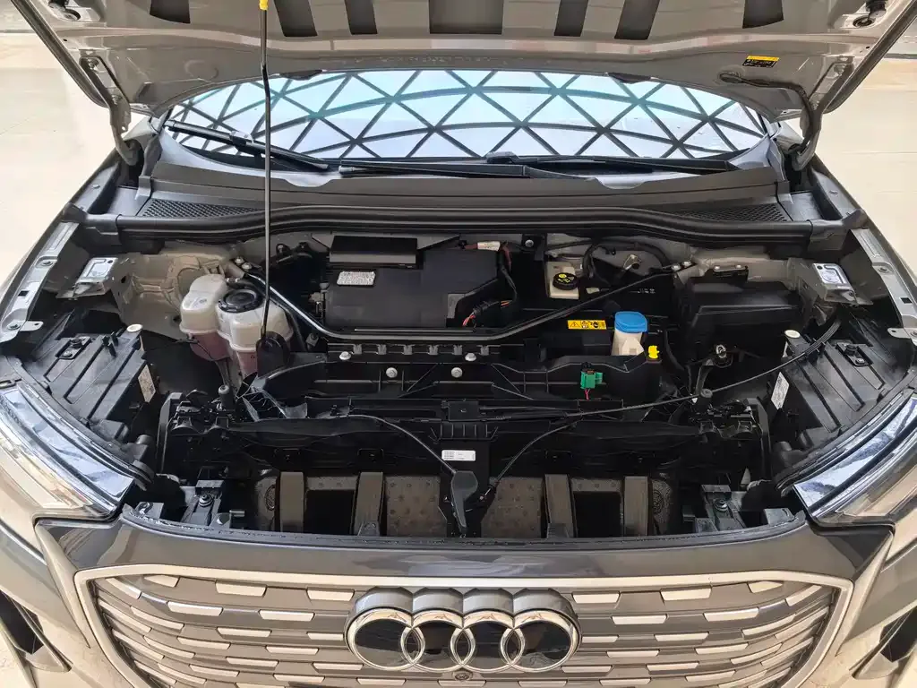 Audi Q4 e-tron — фото 8