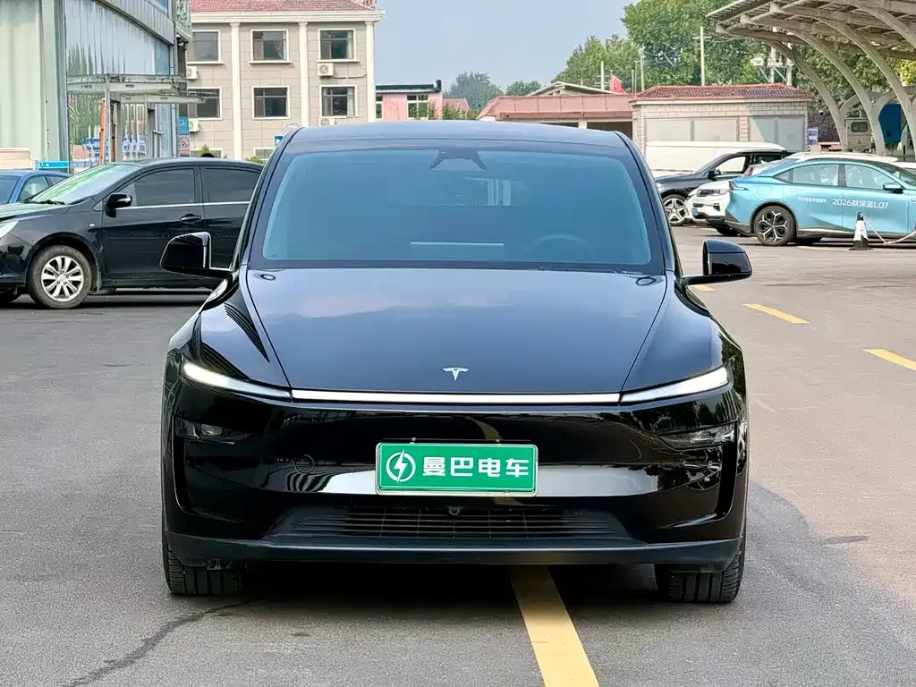 Tesla Model Y — фото 8
