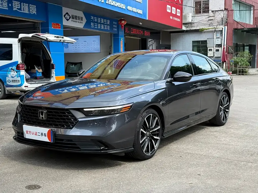 Honda Accord — фото 1