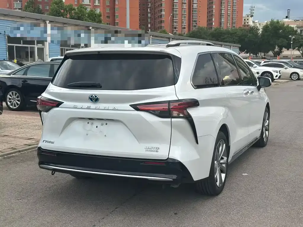 Toyota Sienna — фото 6