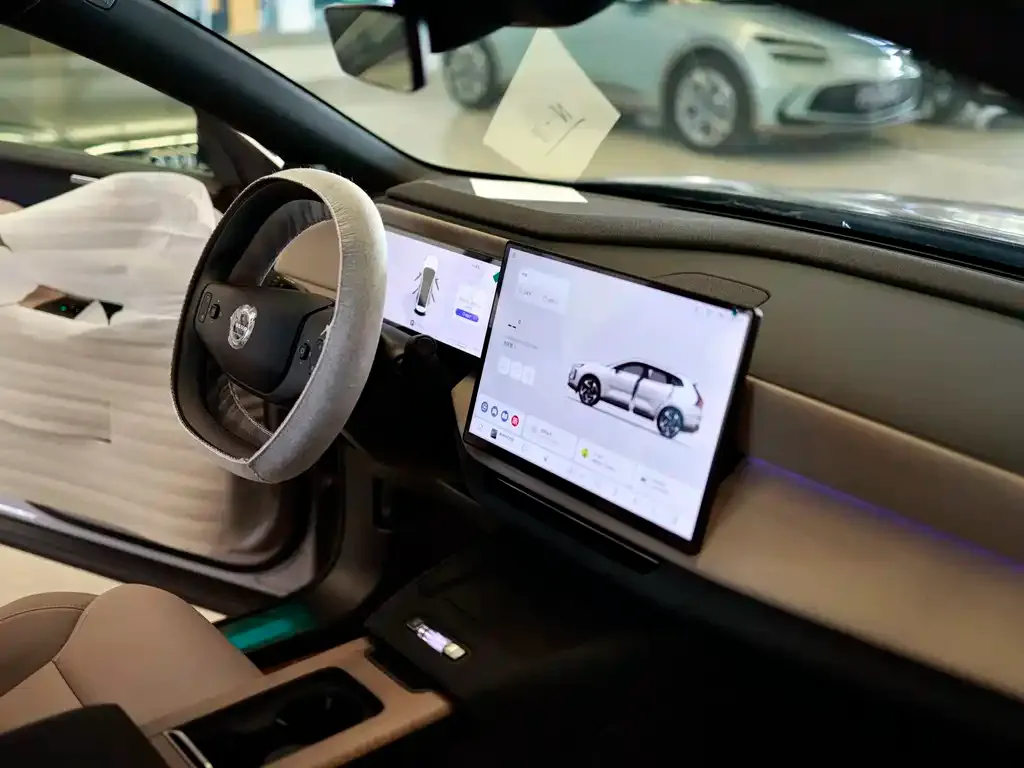 Volvo XC70 Plug-in Hybrid — фото 2