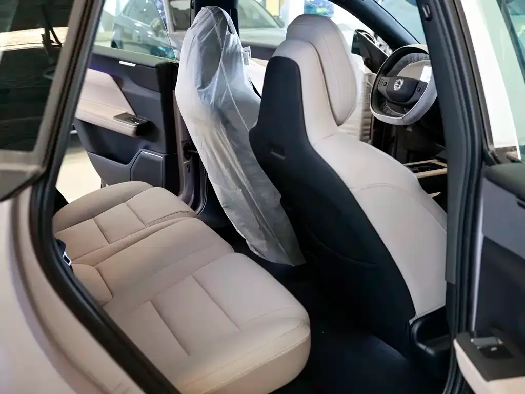 Volvo XC70 Plug-in Hybrid — фото 4