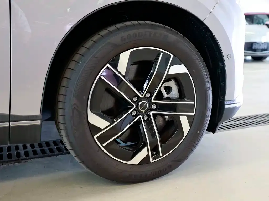 Volvo XC70 Plug-in Hybrid — фото 9