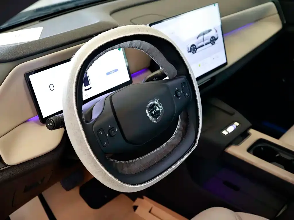 Volvo XC70 Plug-in Hybrid — фото 8