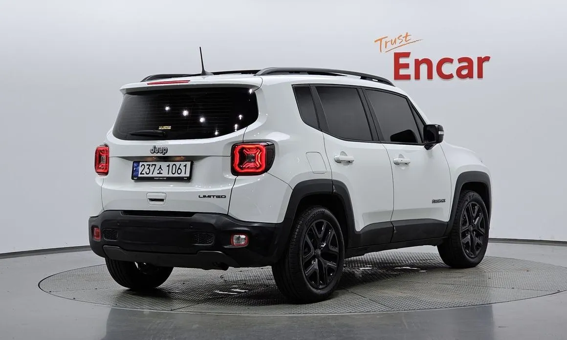 Jeep Renegade — фото 4