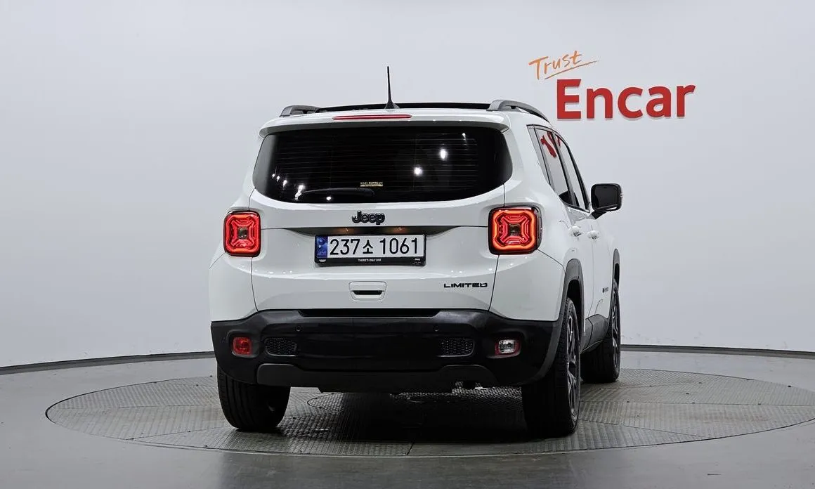 Jeep Renegade — фото 2