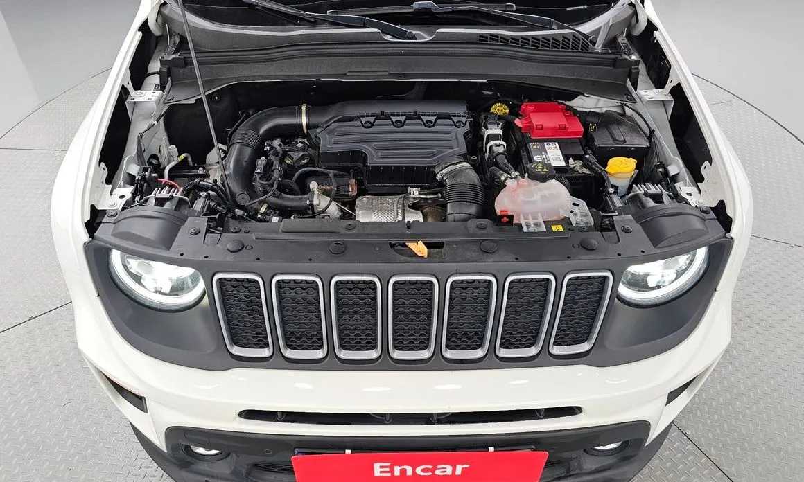 Jeep Renegade — фото 8