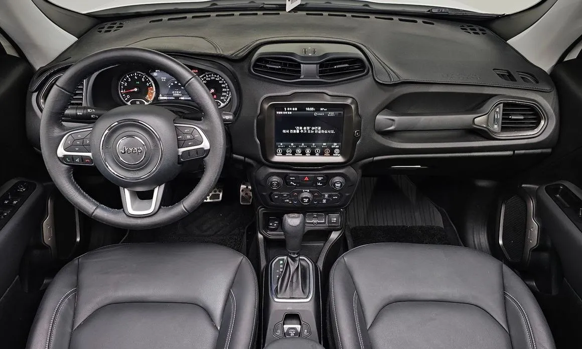 Jeep Renegade — фото 10