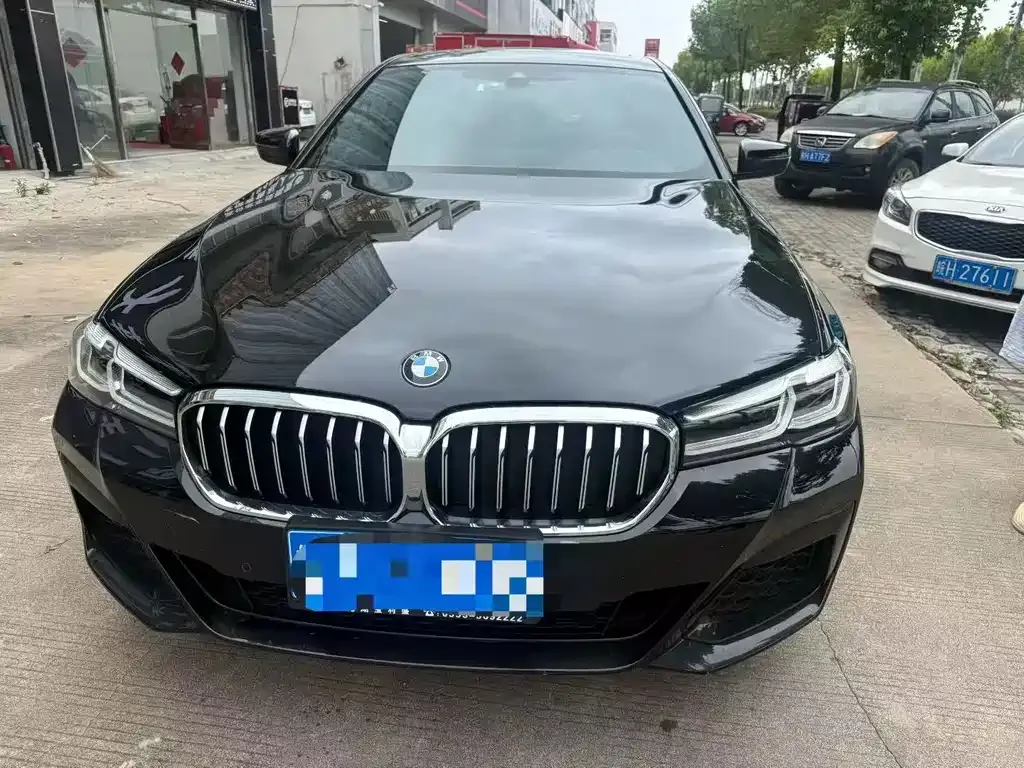 BMW 5 Series — фото 1
