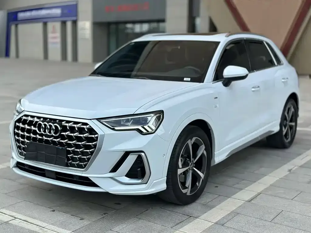 Audi Q3 — фото 1