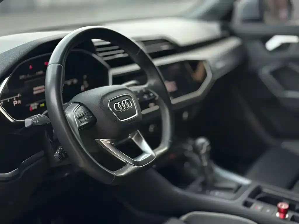 Audi Q3 — фото 8