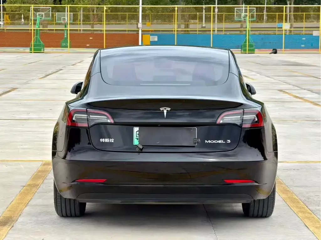 Tesla Model 3 — фото 9