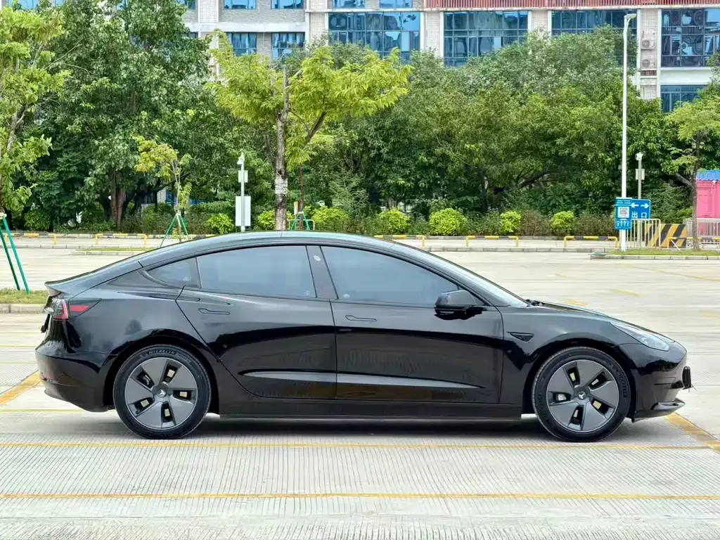 Tesla Model 3 — фото 7