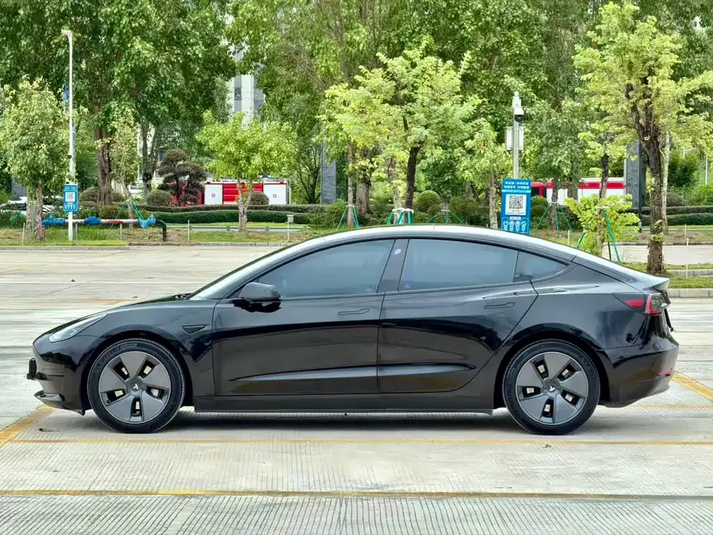 Tesla Model 3 — фото 8