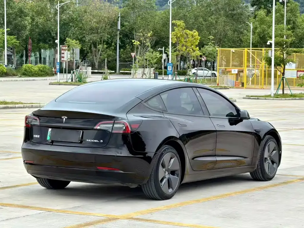 Tesla Model 3 — фото 10