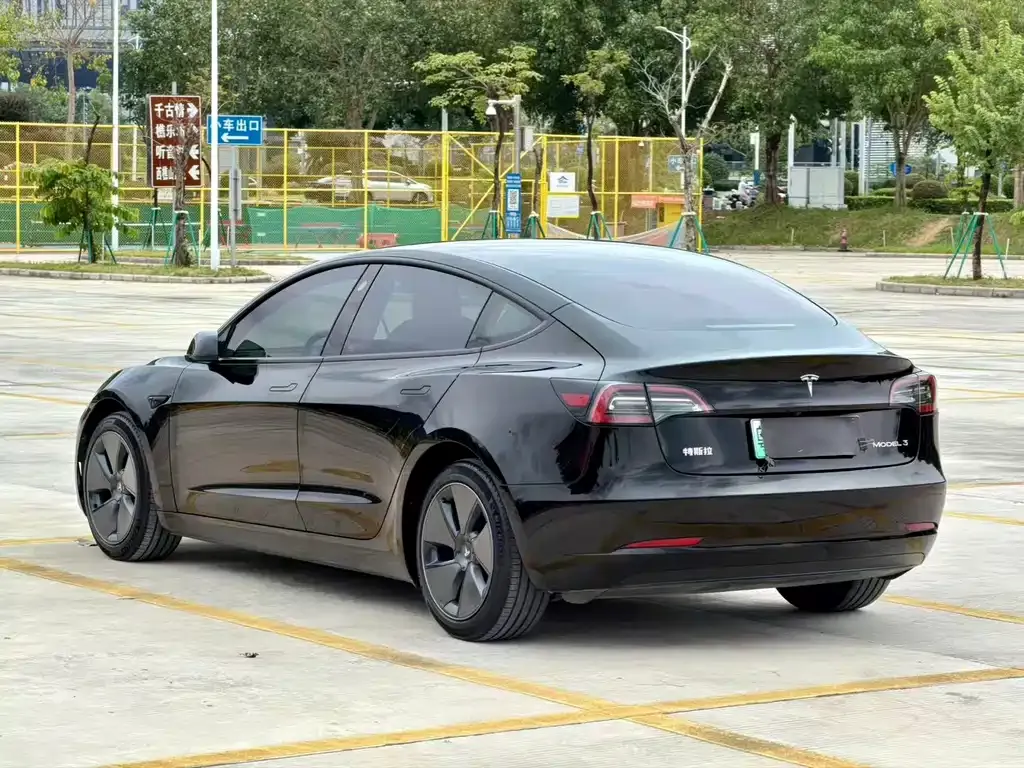 Tesla Model 3 — фото 4
