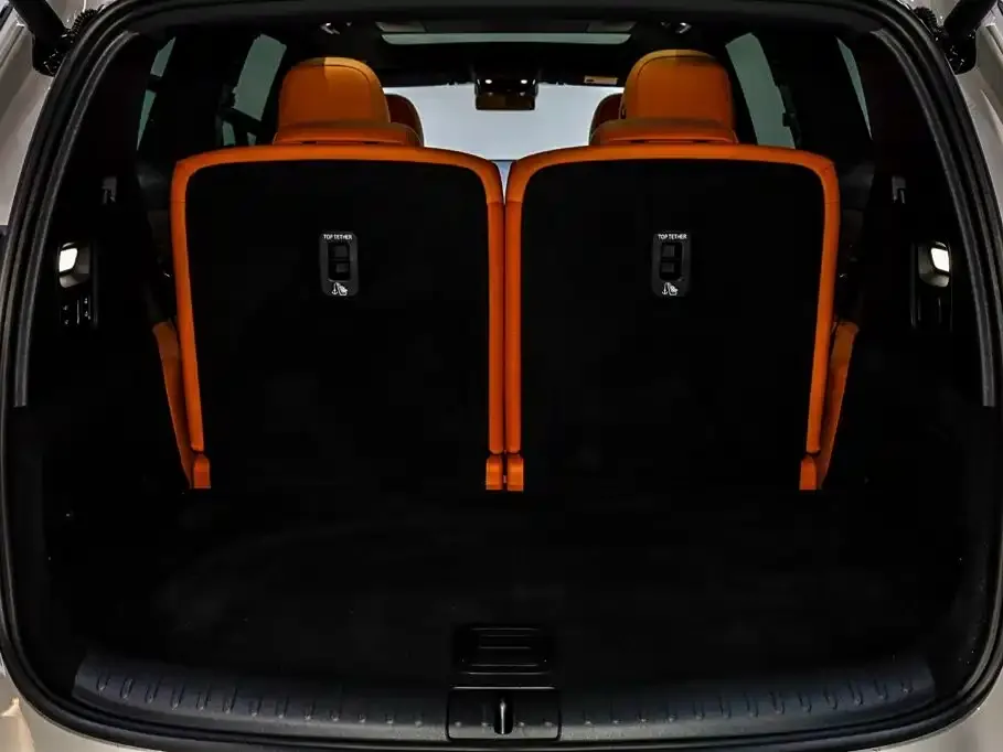 Li Auto i8 — фото 6