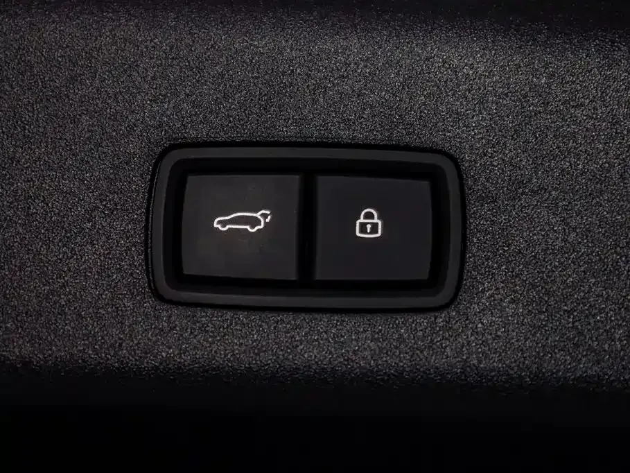 Li Auto i8 — фото 10