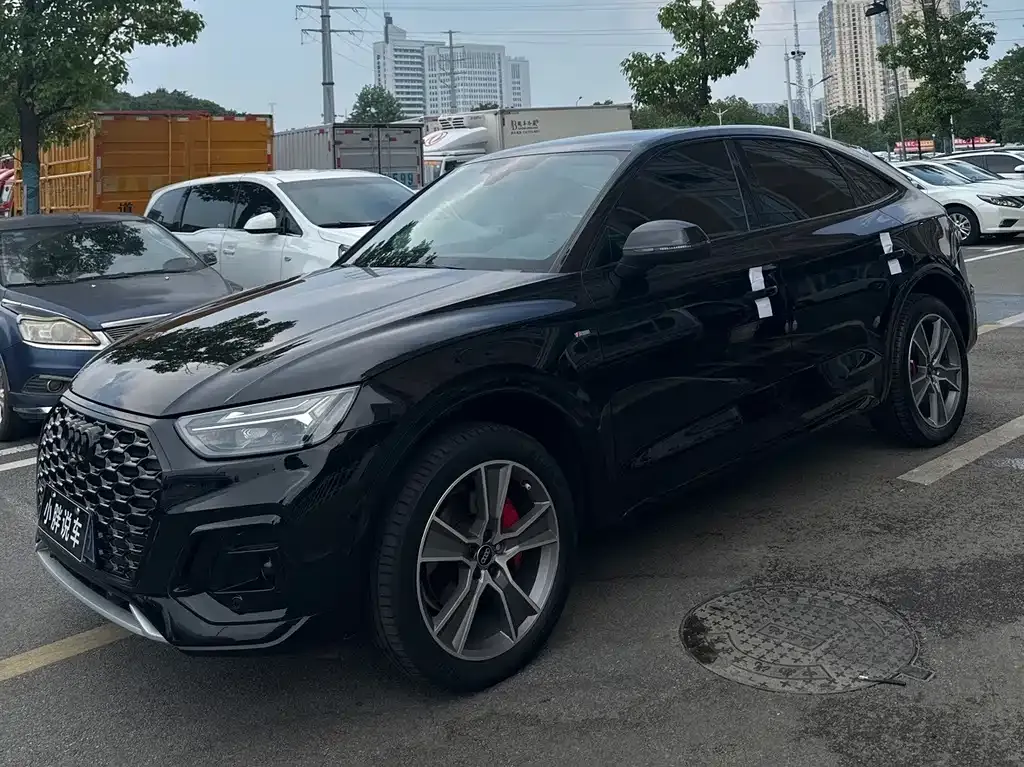 Audi Q5L Sportback — фото 1