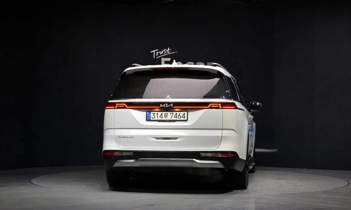 Kia Carnival — фото 5