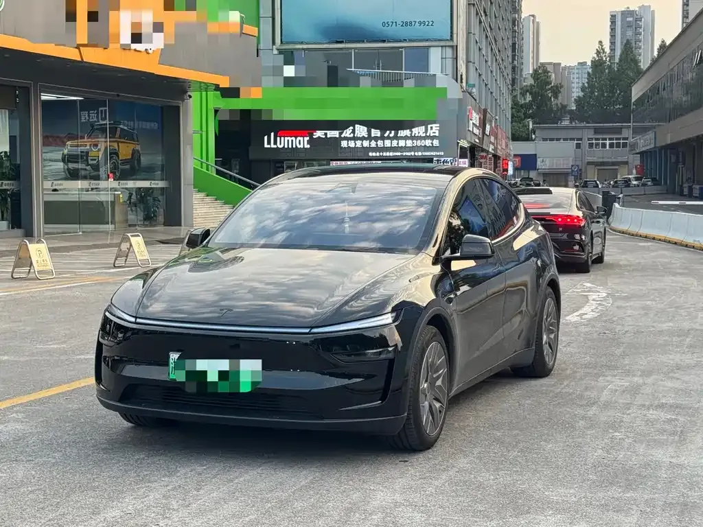 Tesla Model Y L — фото 1