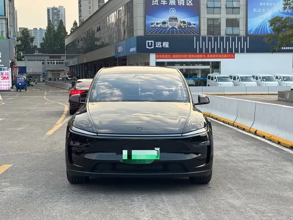 Tesla Model Y L — фото 9