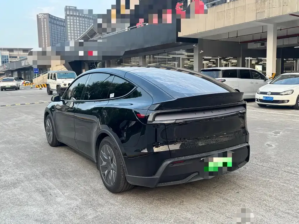 Tesla Model Y L — фото 4